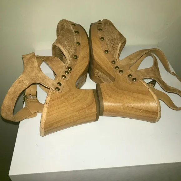 Korks ABLOOM studded perforated suede leather shoes - Picture 6 of 16